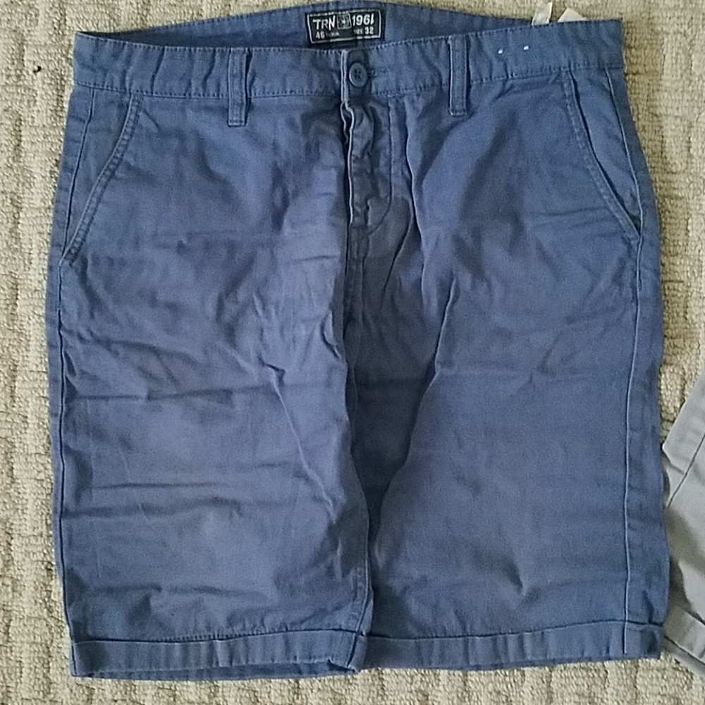 Shorts - Picture 3 of 5